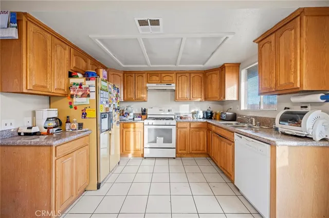 $370,000 | 15842 Greenrock Avenue, Lancaster, CA 93535