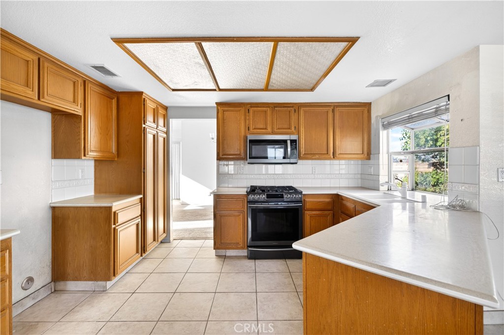 6727 Hawkley Drive Riverside, CA 92506 - Photo 16 of 52
