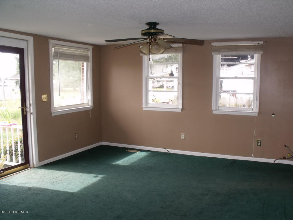 5909 Holdens Cross Road Wilson, NC 27893 - Photo 5 of 12 40 LIVING