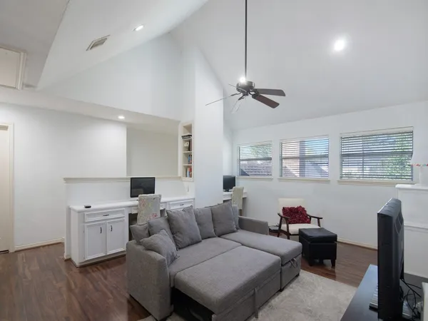 $4,800 | 25 Cokeberry Street, The Woodlands, TX 77380