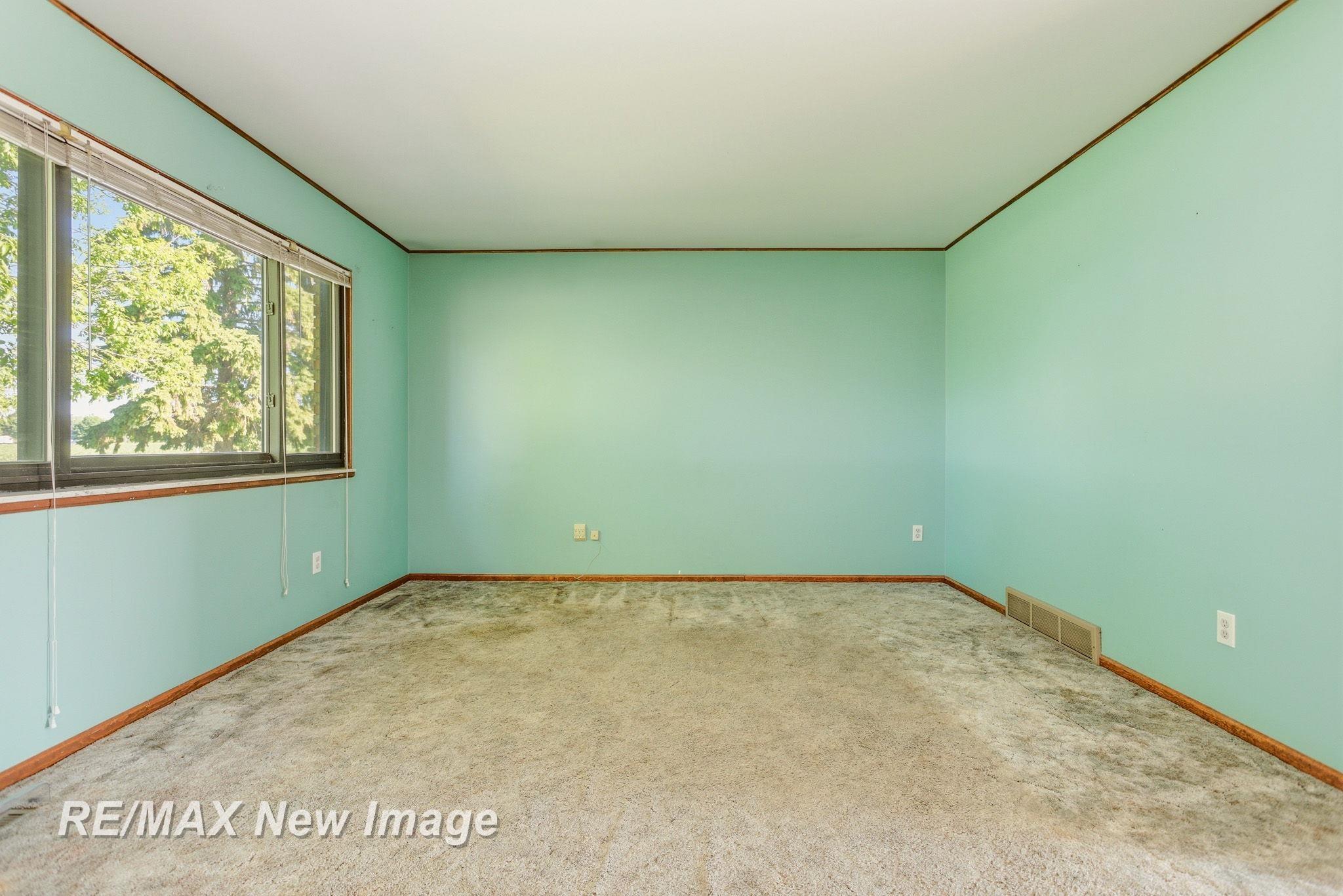 577 South Lincoln Road Bay City, MI 48708 - Photo 9 of 46
