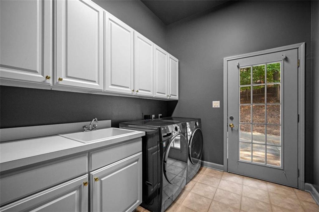 1670 Riverside Road Roswell, GA 30076 - Photo 44 of 88