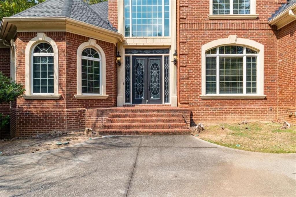 1670 Riverside Road Roswell, GA 30076 - Photo 6 of 88 a front view of a house