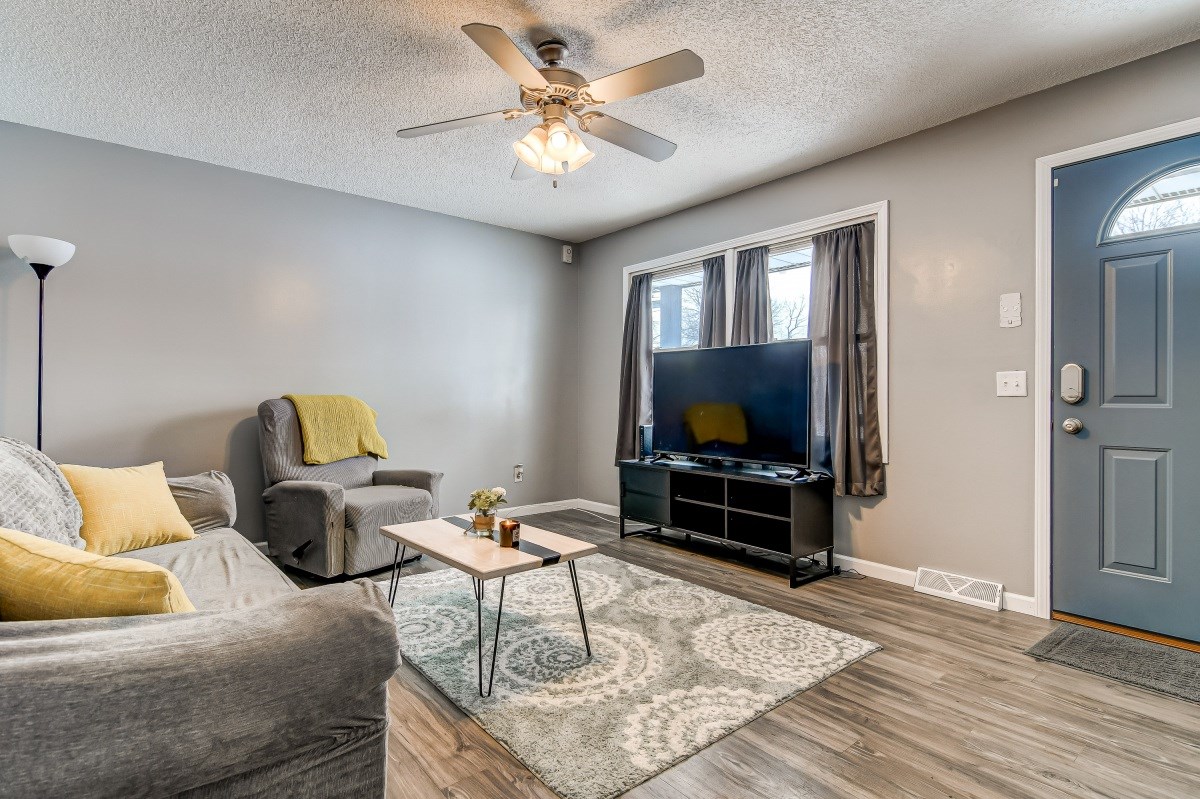 2905 East Griffiths Avenue Springfield, IL 62702 - Photo 3 of 22