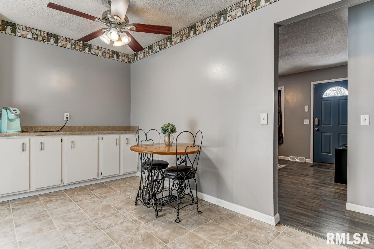 2905 East Griffiths Avenue Springfield, IL 62702 - Photo 7 of 22