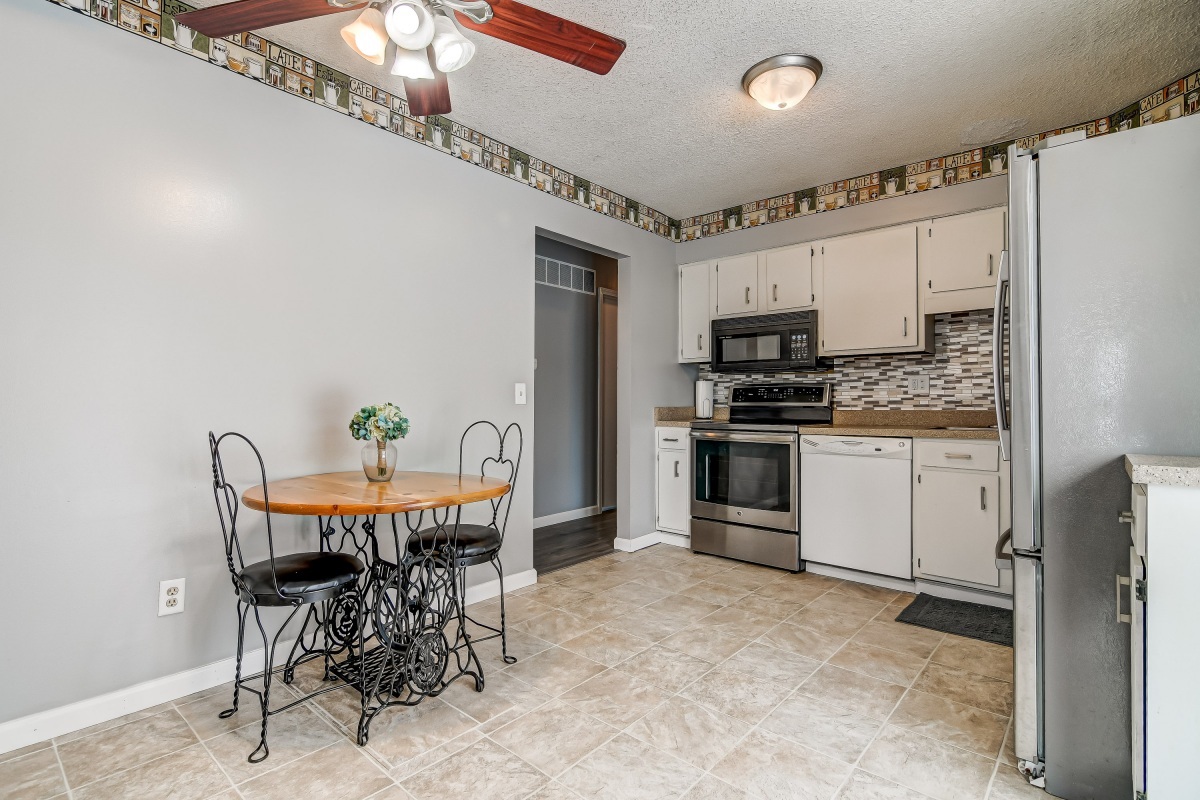 2905 East Griffiths Avenue Springfield, IL 62702 - Photo 8 of 22