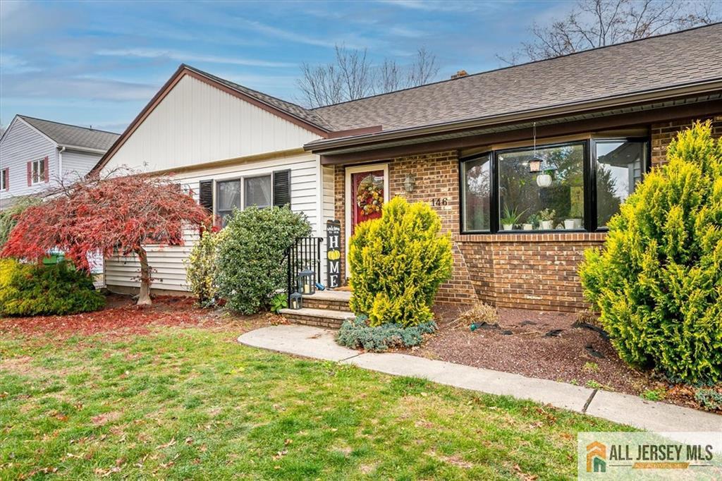 146 Howard Avenue Edison, NJ 08837 - Photo 4 of 36