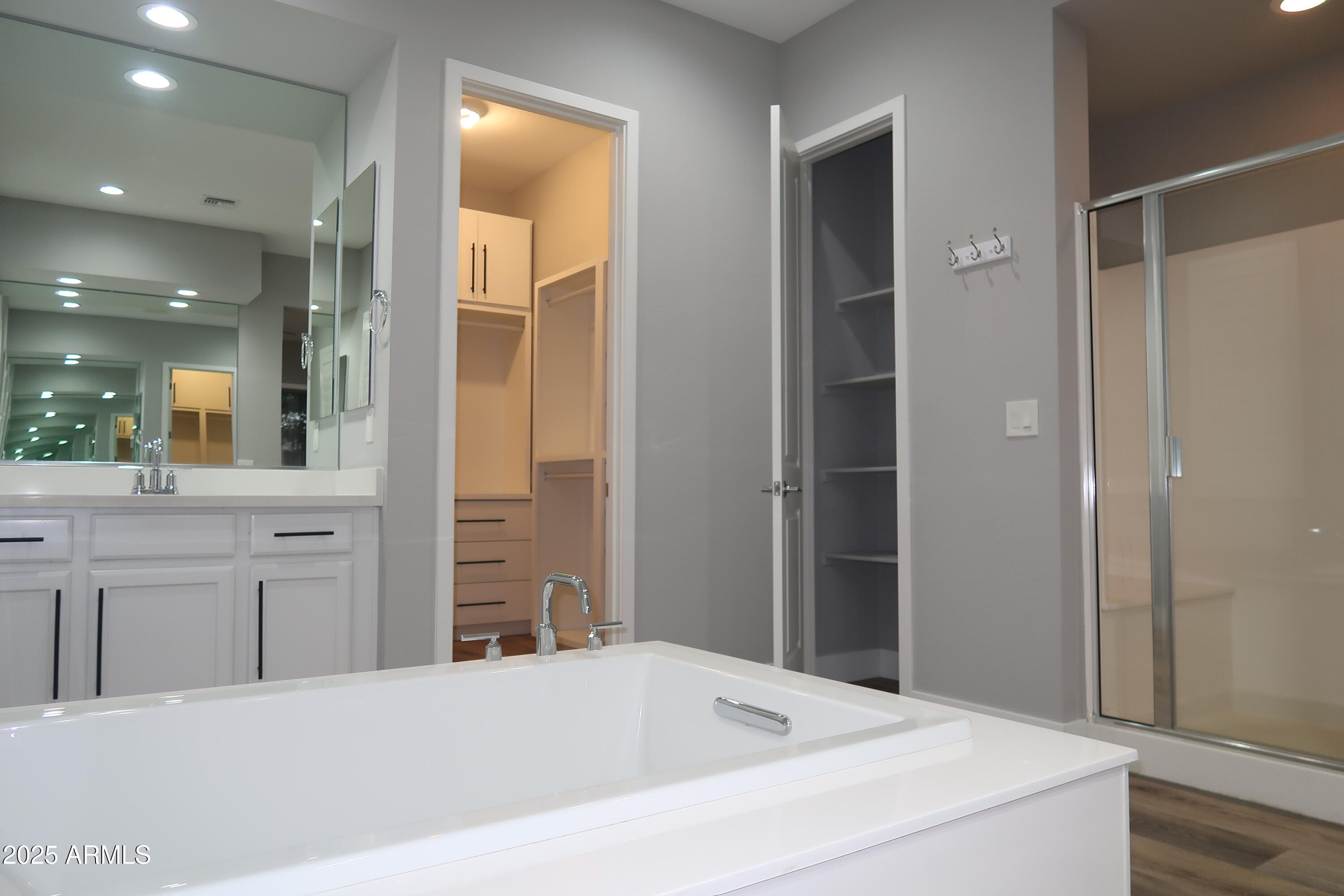 2852 East Robin Lane Phoenix, AZ 85050 - Photo 12 of 58 a bathroom with a bathtub and shower
