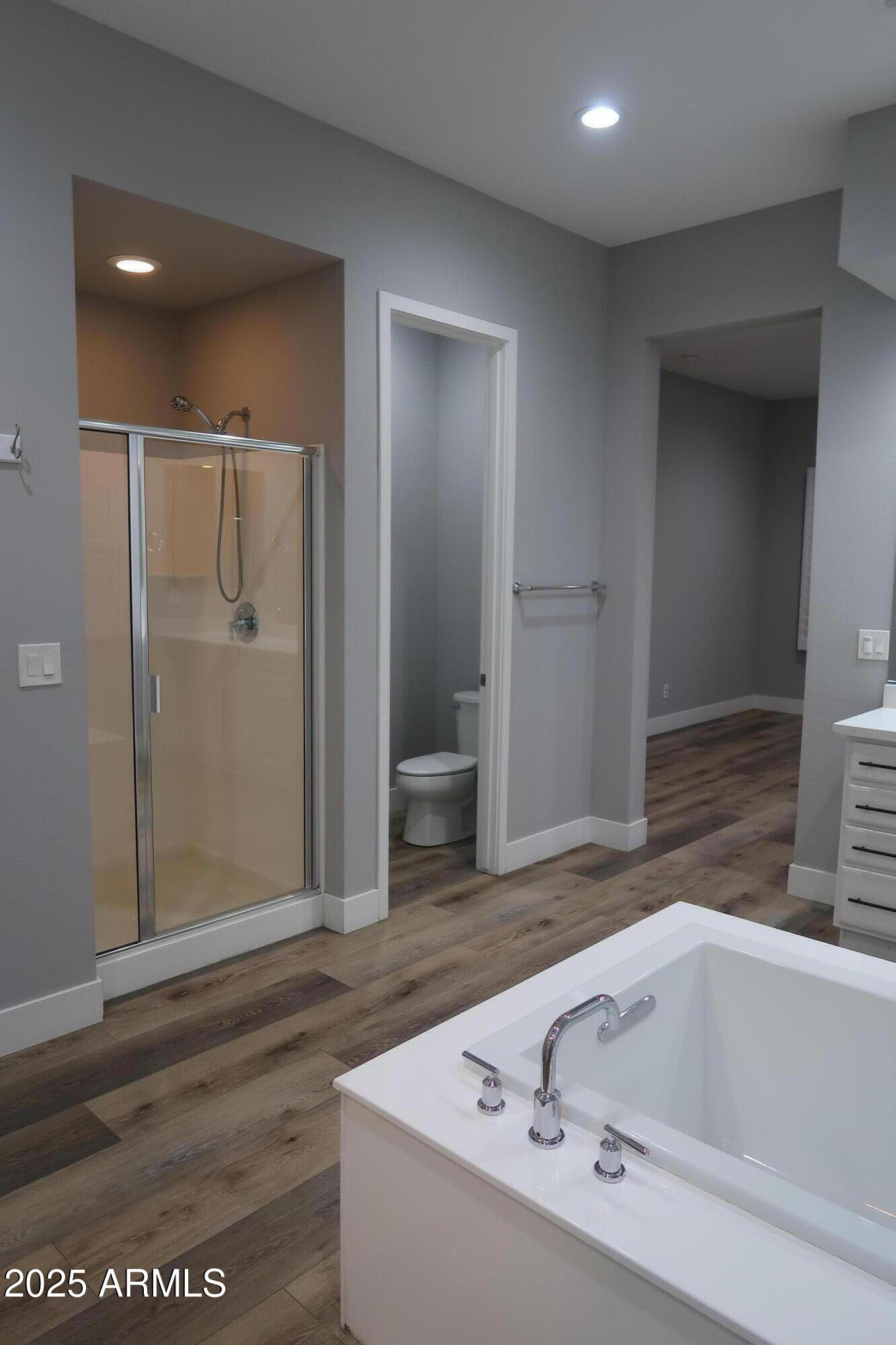 2852 East Robin Lane Phoenix, AZ 85050 - Photo 14 of 58 a bathroom with a tub and sink