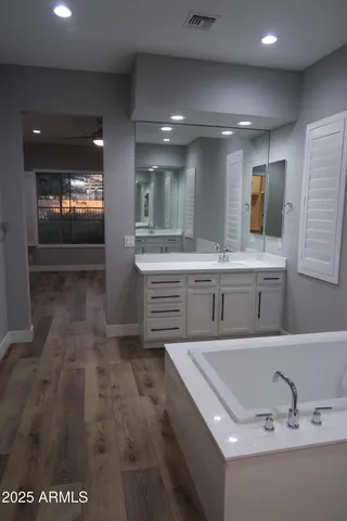 $969,990 | 2852 East Robin Lane, Phoenix, AZ 85050