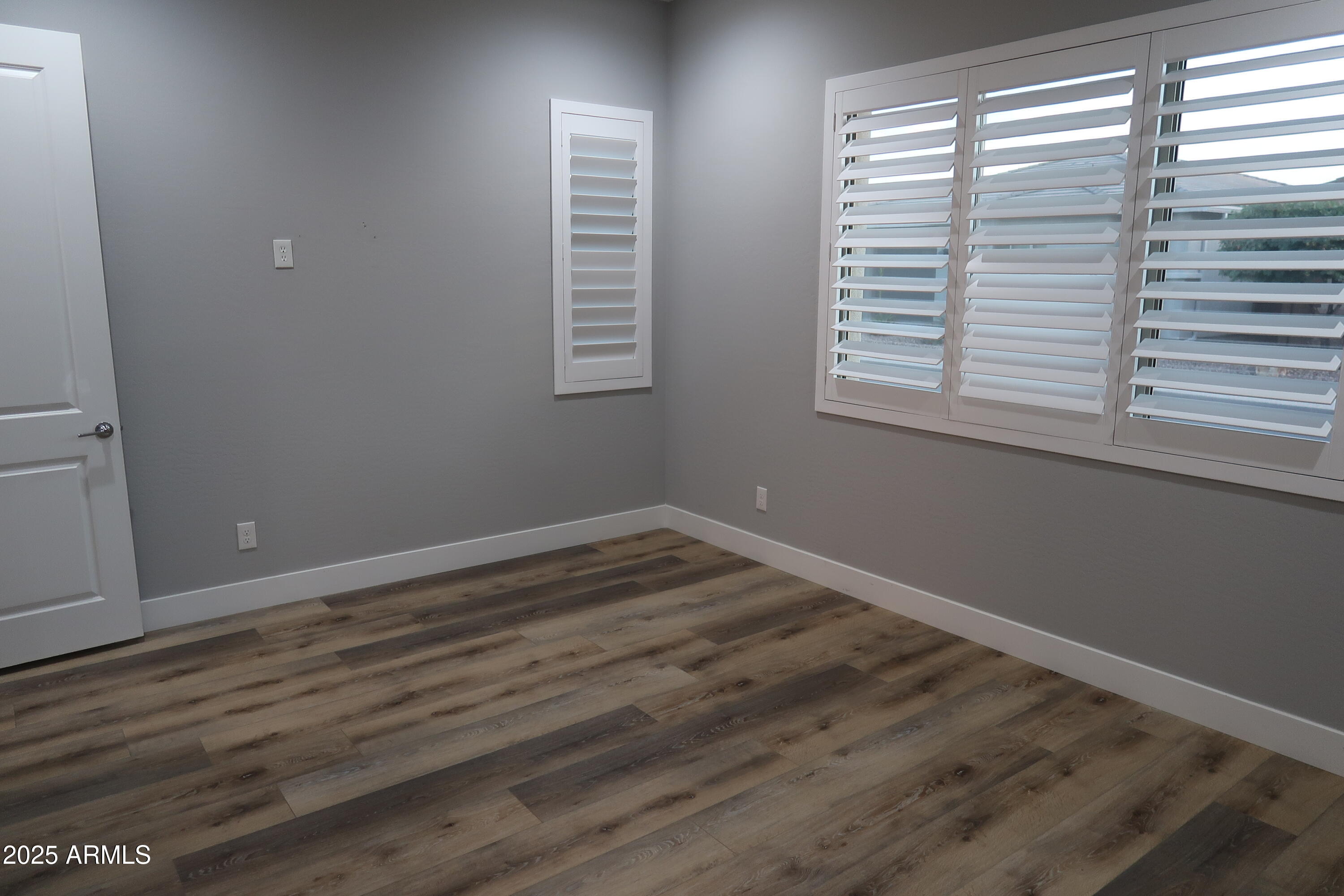 2852 East Robin Lane Phoenix, AZ 85050 - Photo 18 of 58 a view of a room with wooden floor and windows