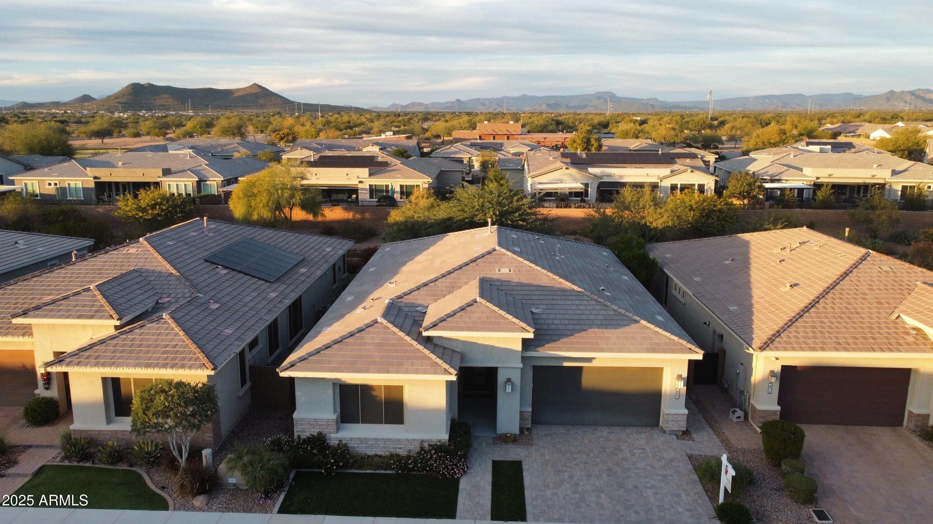 2852 East Robin Lane Phoenix, AZ 85050 - Photo 2 of 58 2