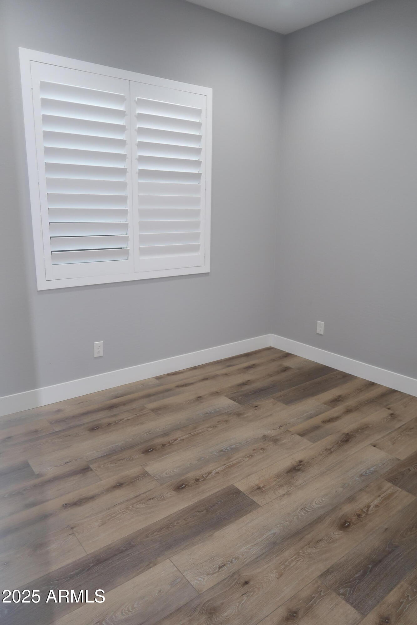 2852 East Robin Lane Phoenix, AZ 85050 - Photo 22 of 58 a view of a room that has a window in it