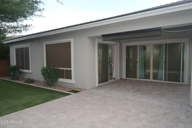 $969,990 | 2852 East Robin Lane, Phoenix, AZ 85050