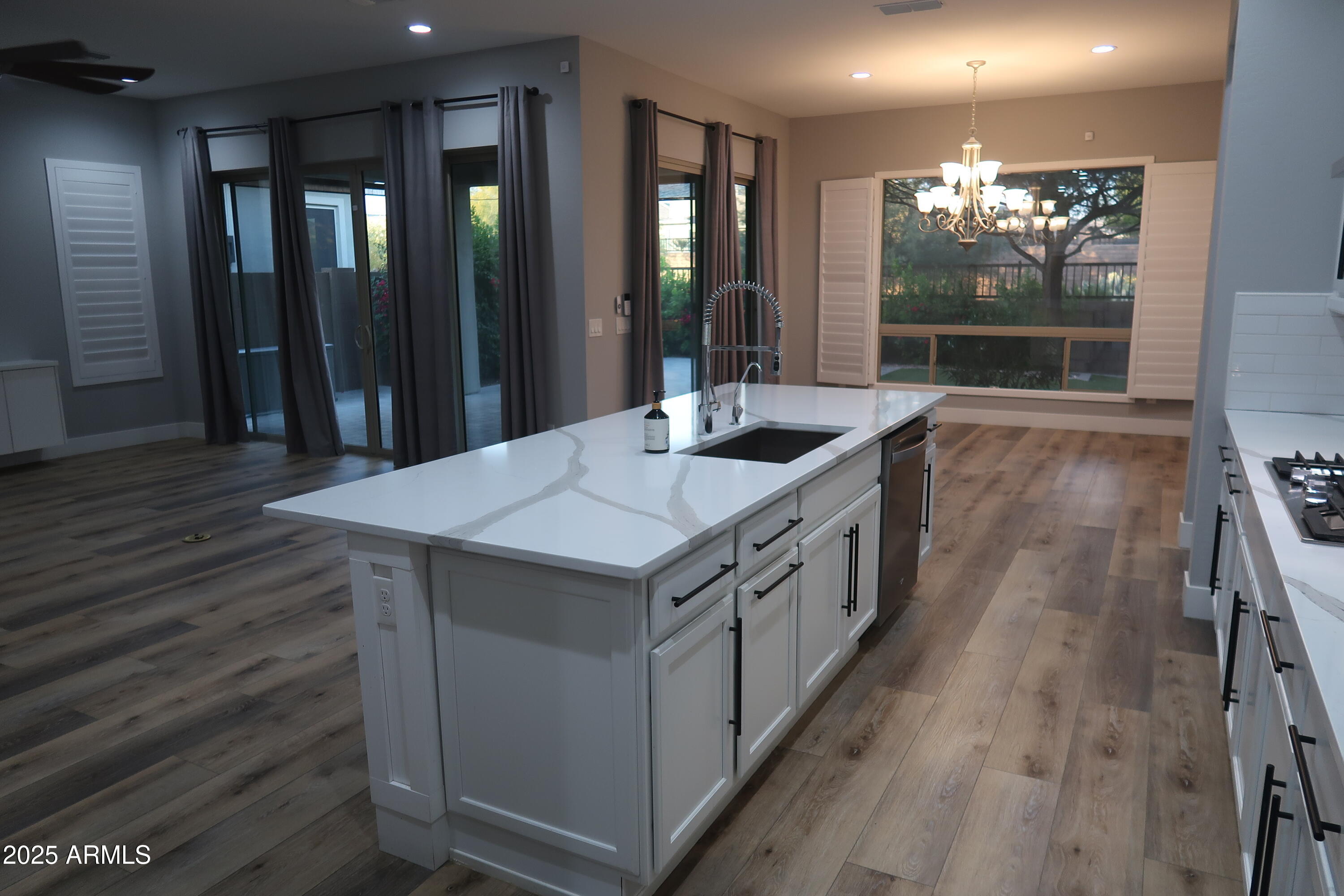 2852 East Robin Lane Phoenix, AZ 85050 - Photo 6 of 58 6