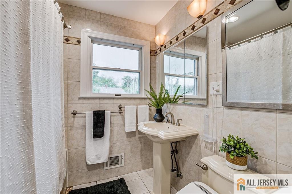 16 Barlow Road Edison, NJ 08817 - Photo 25 of 33