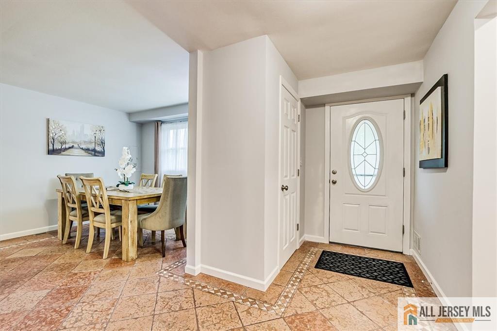 16 Barlow Road Edison, NJ 08817 - Photo 5 of 33