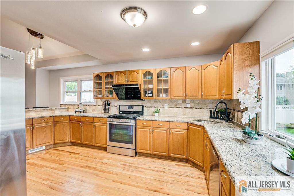 16 Barlow Road Edison, NJ 08817 - Photo 9 of 33