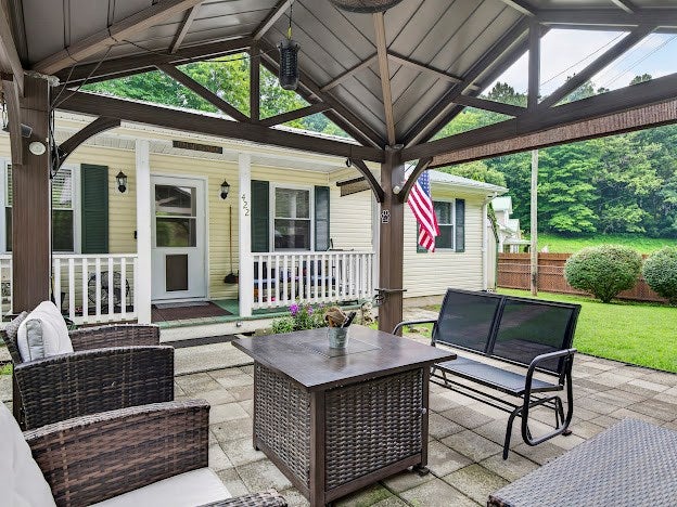 422 Ridgeview Road Saltville, VA 24370 - Photo 6 of 33 Gallery Image 6