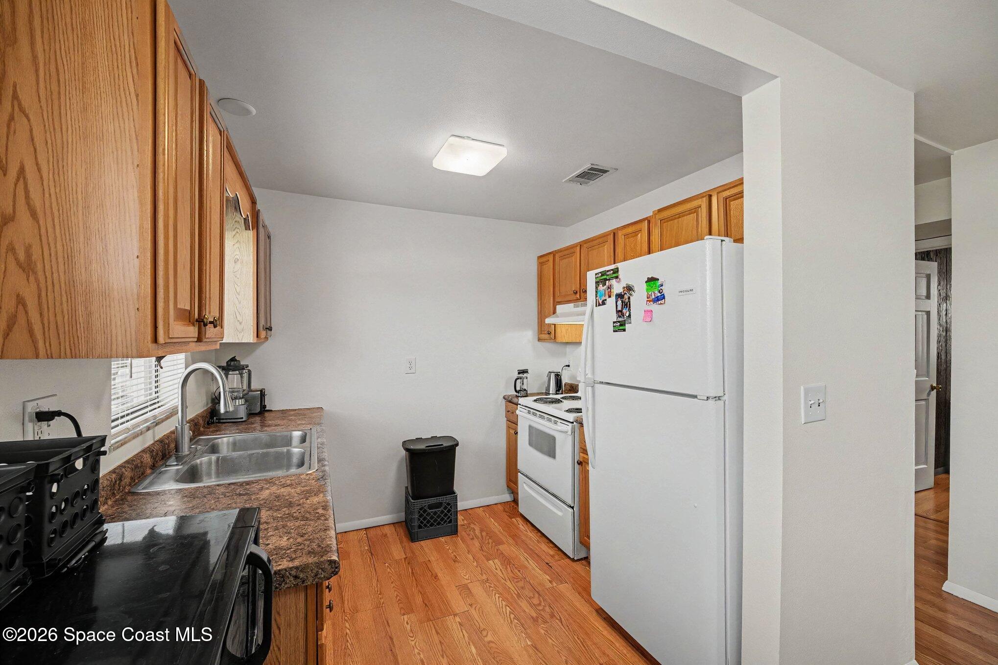 842 Torrence Lane Melbourne, FL 32935 - Photo 9 of 19 004_file_1912