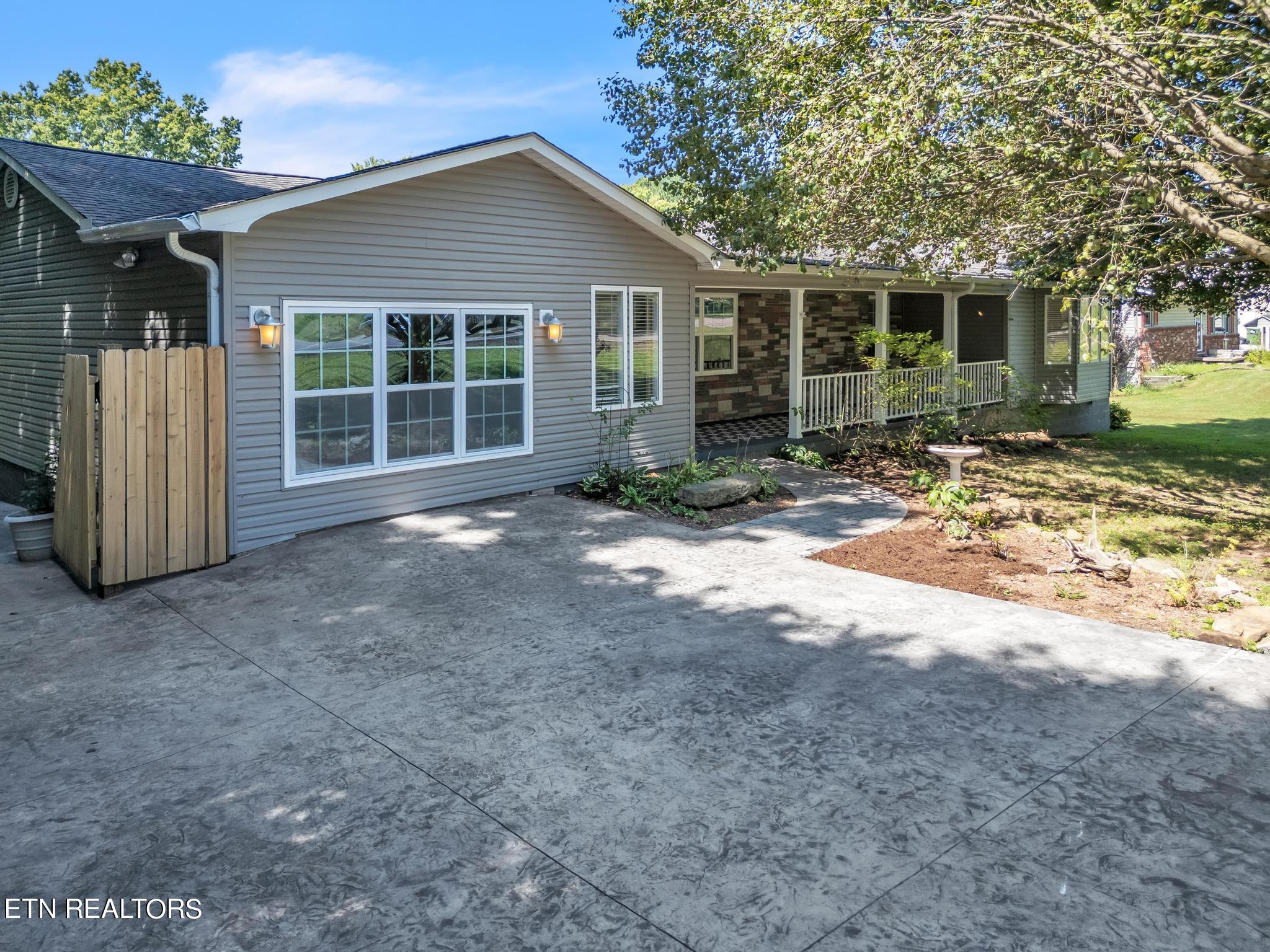 7917 Sharp Road Powell, TN 37849 - Photo 2 of 48 Sharp-723