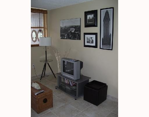 1250 Alton Road, Unit 5C Miami Beach, FL 33139 - Photo 10 of 11 Living Room