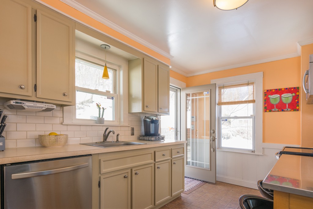 85 Cambridge Road Woburn, MA 01801 - Photo 7 of 21 Gallery Image 7