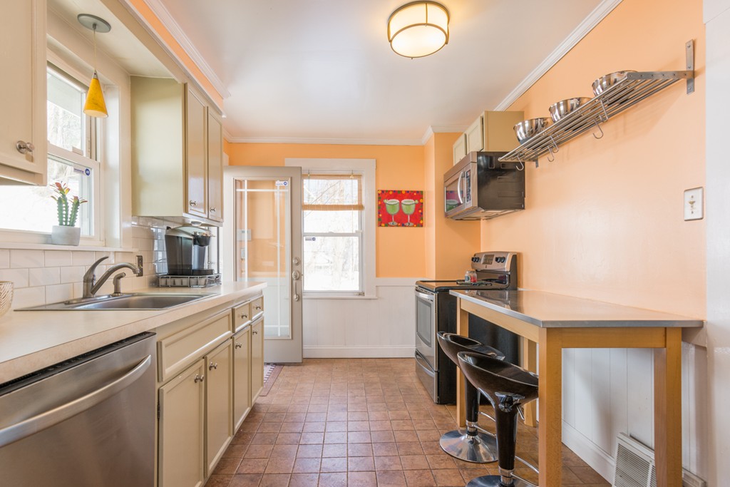 85 Cambridge Road Woburn, MA 01801 - Photo 8 of 21 Gallery Image 8