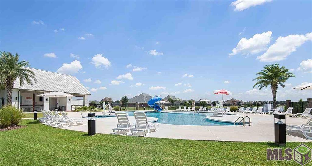 2934 Cresthaven Avenue Baton Rouge, LA 70810 - Photo 15 of 16 Community Pool