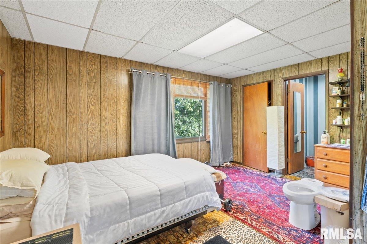 3302 38th Avenue Moline, IL 61265 - Photo 14 of 29 a spacious bedroom with a bed and a window