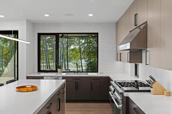 $2,500,000 | 746 Peninsula Point Road, Shakopee, MN 55379