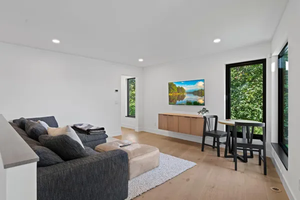 $2,500,000 | 746 Peninsula Point Road, Shakopee, MN 55379