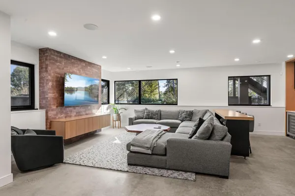 $2,500,000 | 746 Peninsula Point Road, Shakopee, MN 55379