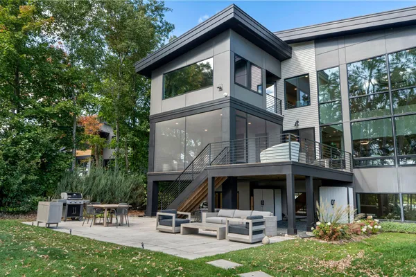 $2,500,000 | 746 Peninsula Point Road, Shakopee, MN 55379