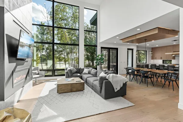 $2,500,000 | 746 Peninsula Point Road, Shakopee, MN 55379