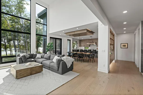 $2,500,000 | 746 Peninsula Point Road, Shakopee, MN 55379