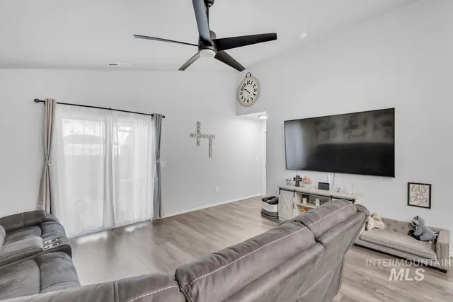 $353,000 | 1820 Southwest Sparrow Pl Mountain, Mountain Home, ID 83647