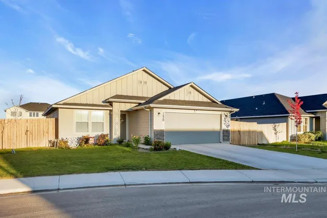 $353,000 | 1820 Southwest Sparrow Pl Mountain, Mountain Home, ID 83647