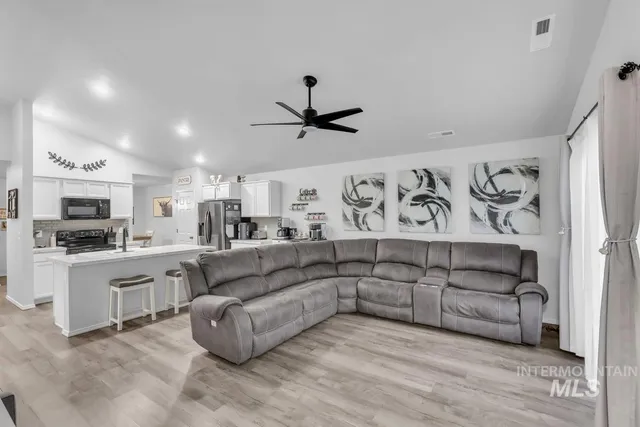 $353,000 | 1820 Southwest Sparrow Pl Mountain, Mountain Home, ID 83647