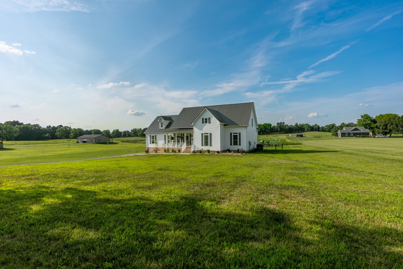 6014 Brown Road Springfield, TN 37172 - Photo 2 of 15 a front view of a house with garden