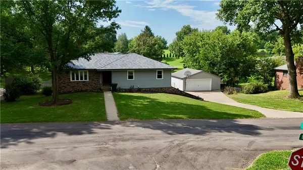 $369,900 | 3814 Meadow Oak Lane, St. Joseph, MO 64503