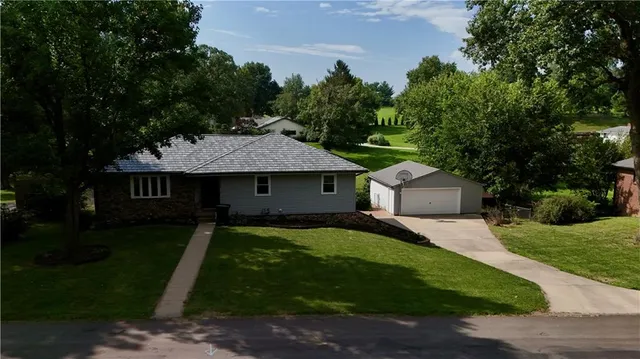 $369,900 | 3814 Meadow Oak Lane, St. Joseph, MO 64503