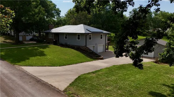 $369,900 | 3814 Meadow Oak Lane, St. Joseph, MO 64503