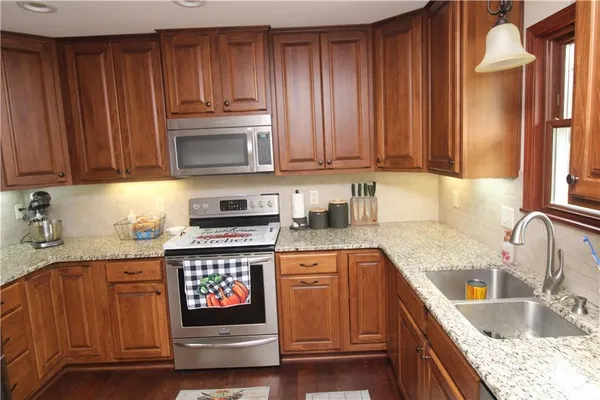 $369,900 | 3814 Meadow Oak Lane, St. Joseph, MO 64503