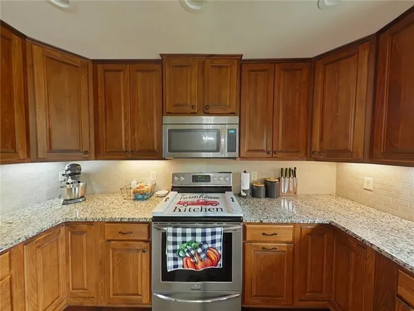 $369,900 | 3814 Meadow Oak Lane, St. Joseph, MO 64503