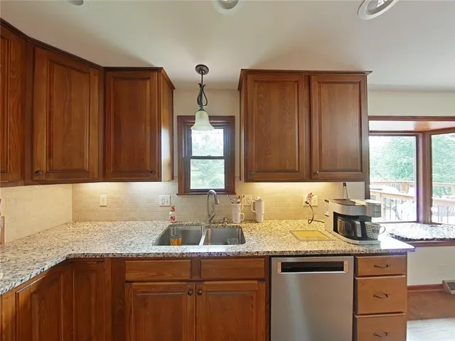 $369,900 | 3814 Meadow Oak Lane, St. Joseph, MO 64503