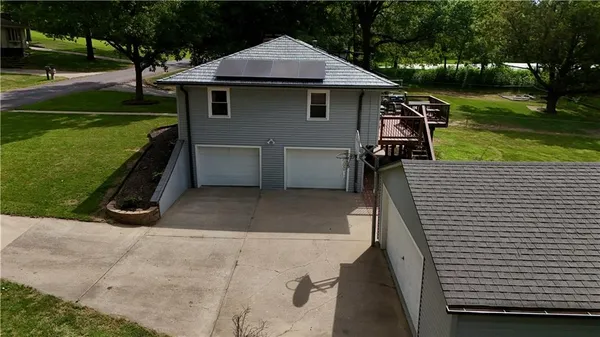 $369,900 | 3814 Meadow Oak Lane, St. Joseph, MO 64503