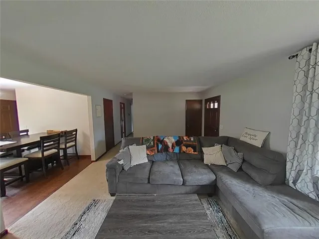 $369,900 | 3814 Meadow Oak Lane, St. Joseph, MO 64503