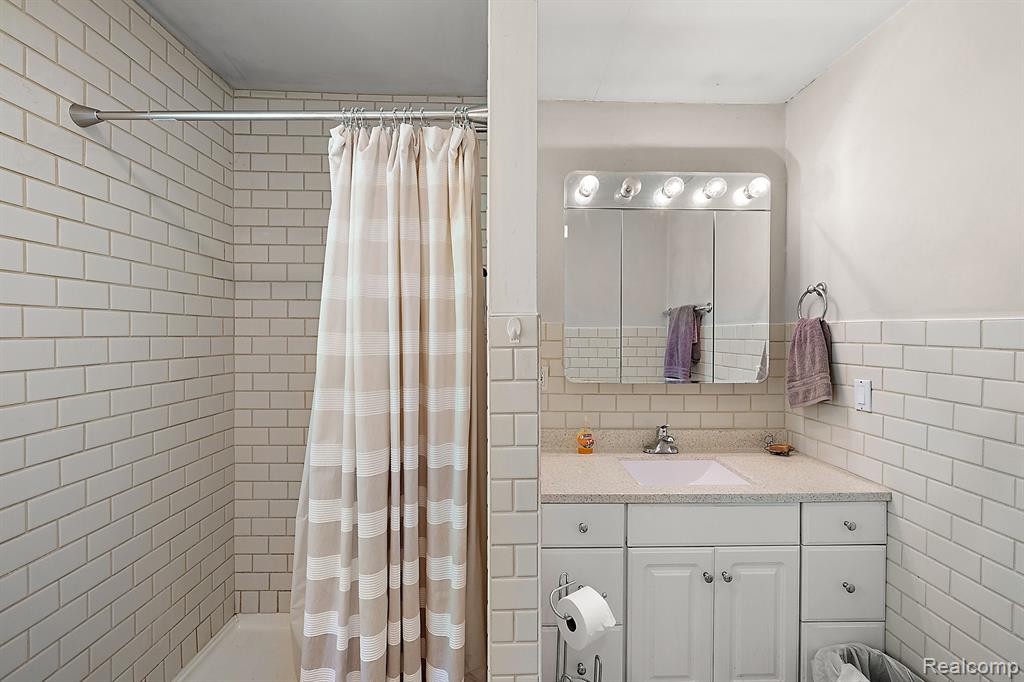 6152 Golf Club Road Howell, MI 48843 - Photo 24 of 44 Gallery Image 24