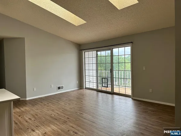 $3,000 | 965 Juniper Way, Unit 965, Mahwah, NJ 07430